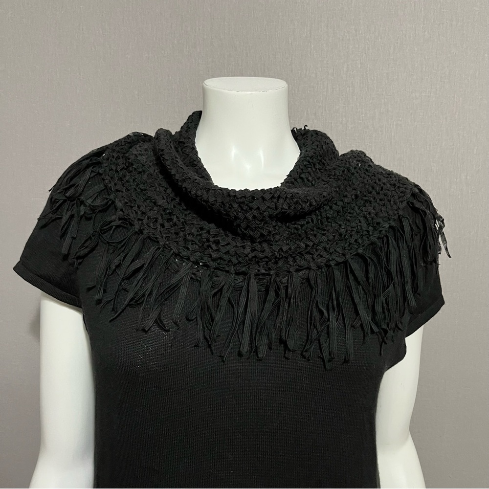 SOLD❌❌❌ Black Crochet Neck Short Sleeve Sweater Sz-Large - Picture 2 of 5